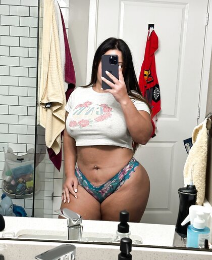 The sexy Ary great ass and tits