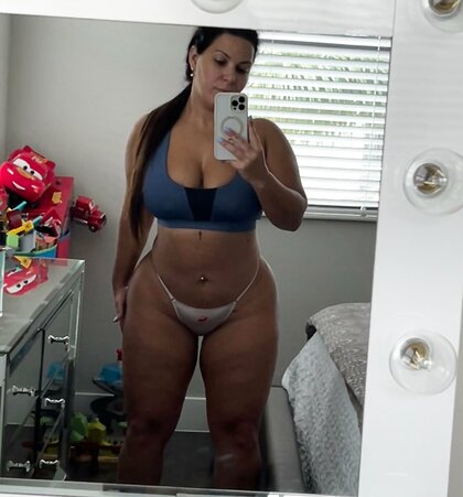 The sexy Ary great ass and tits
