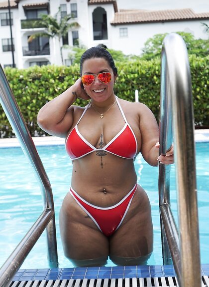 The sexy Ary great ass and tits