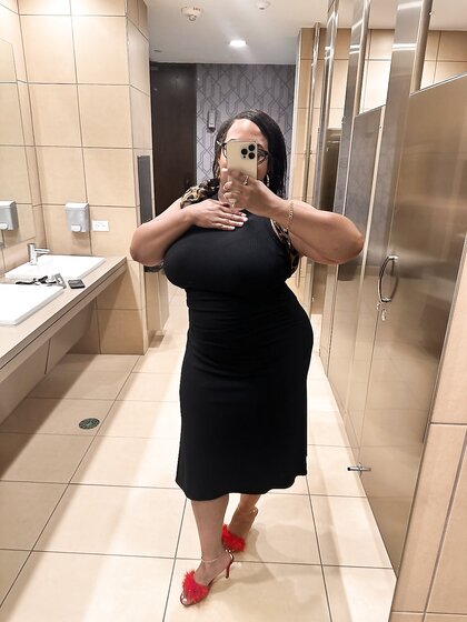 Black milf flashes at work