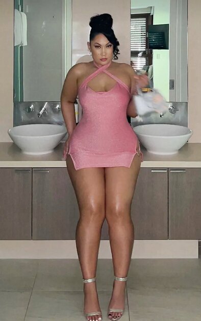 She goes by the name of Lollie on snap chat does anyone have anything of her Thick Amazon Latina