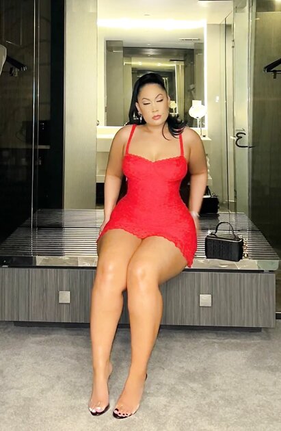 She goes by the name of Lollie on snap chat does anyone have anything of her Thick Amazon Latina