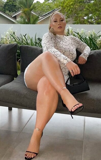She goes by the name of Lollie on snap chat does anyone have anything of her Thick Amazon Latina