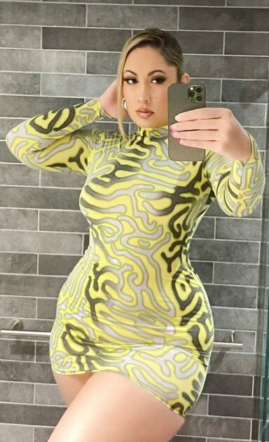 She goes by the name of Lollie on snap chat does anyone have anything of her Thick Amazon Latina