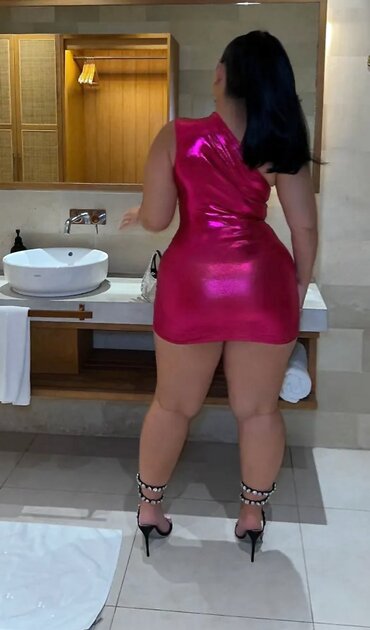 She goes by the name of Lollie on snap chat does anyone have anything of her Thick Amazon Latina