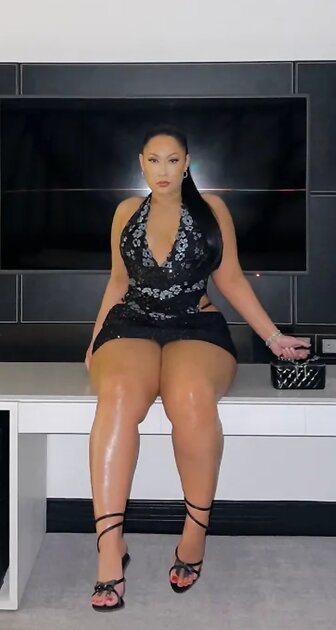 She goes by the name of Lollie on snap chat does anyone have anything of her Thick Amazon Latina