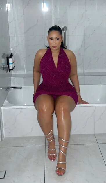 She goes by the name of Lollie on snap chat does anyone have anything of her Thick Amazon Latina