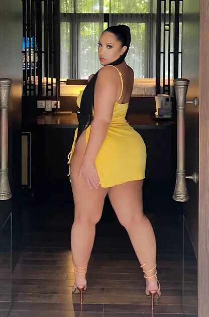 She goes by the name of Lollie on snap chat does anyone have anything of her Thick Amazon Latina