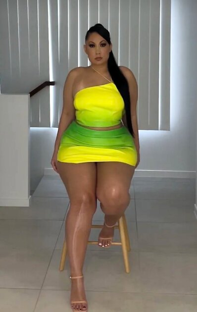 She goes by the name of Lollie on snap chat does anyone have anything of her Thick Amazon Latina