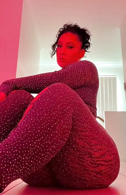 She goes by the name of Lollie on snap chat does anyone have anything of her Thick Amazon Latina