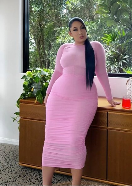 She goes by the name of Lollie on snap chat does anyone have anything of her Thick Amazon Latina
