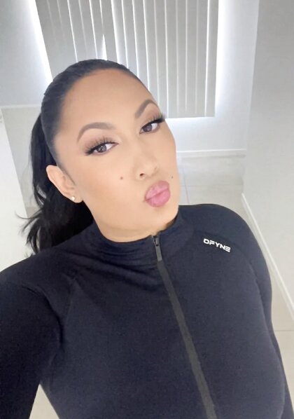 She goes by the name of Lollie on snap chat does anyone have anything of her Thick Amazon Latina
