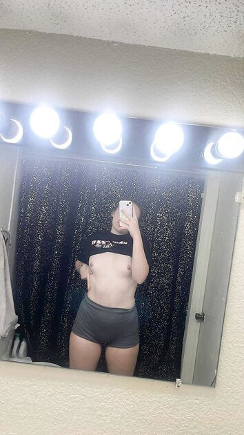 Jessica Stockb3rg everyone needs to see this webslut. Make her more famous and kik Newtoonu for more