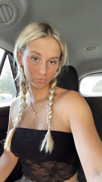 Lainey, 20. Submitted. VSCO & IG Selected