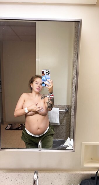 Ⓛⓔⓐⓚⓔⓓ - Ashlyn