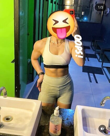 Morena gostosa da academia