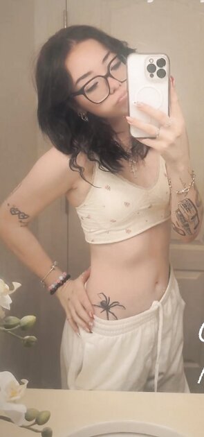 Thoughts on my gf Ava Kik meadll00