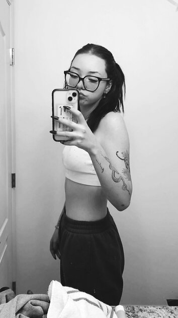 Thoughts on my gf Ava Kik meadll00