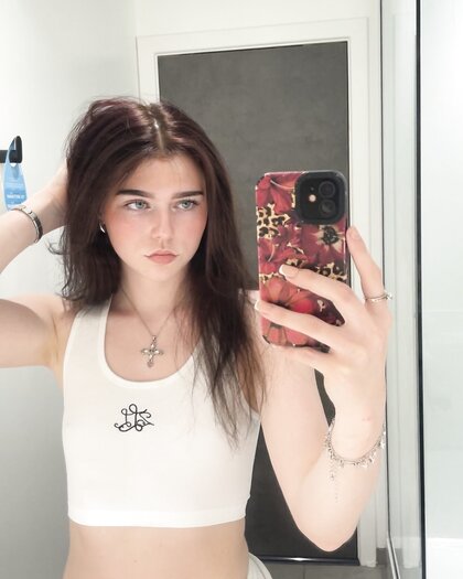 Rena, 18. Tiktok slut submitted. 5027 followers