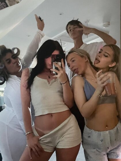 Rena, 18. Tiktok slut submitted. 5027 followers