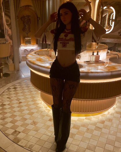 Rena, 18. Tiktok slut submitted. 5027 followers