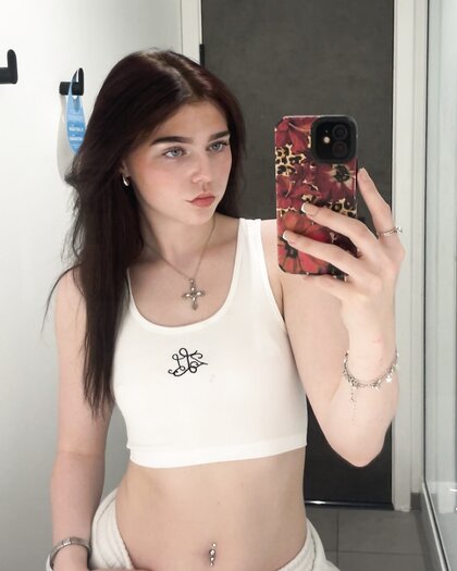 Rena, 18. Tiktok slut submitted. 5027 followers