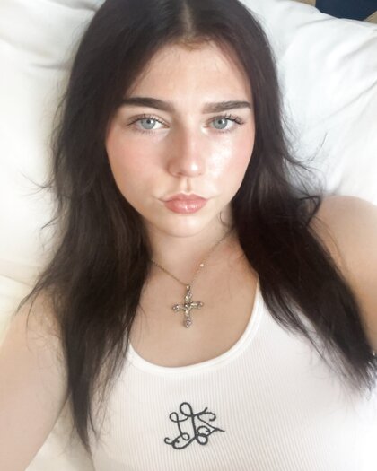 Rena, 18. Tiktok slut submitted. 5027 followers