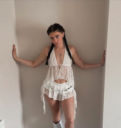 Rena, 18. Tiktok slut submitted. 5027 followers