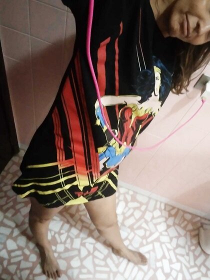 Coroa safada brincando com o bucetão