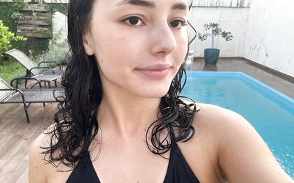 Vazou vídeo dela bebada no chuveiro com amiga
