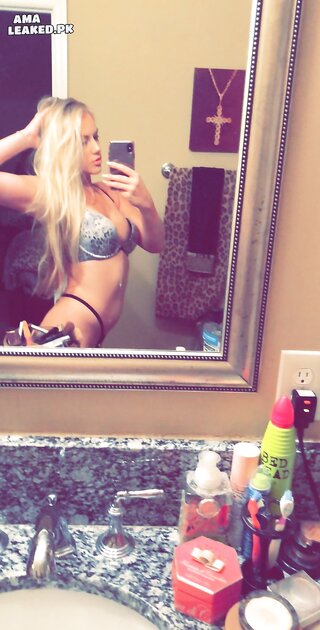 Ⓛⓔⓐⓚⓔⓓ - Kelly M