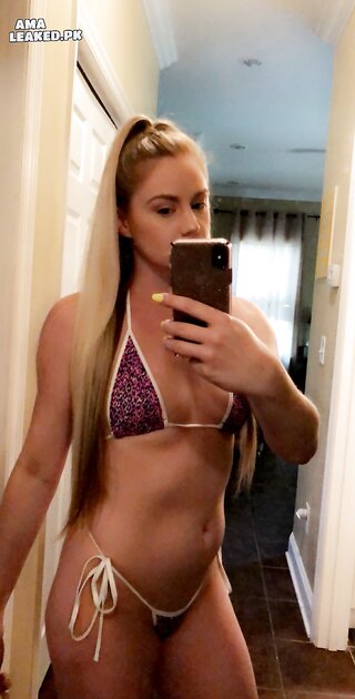 Ⓛⓔⓐⓚⓔⓓ - Kelly M