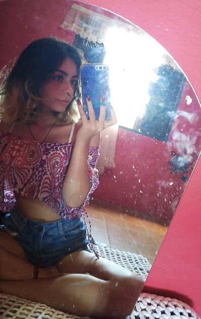 Ruivinha gostosa se exibindo