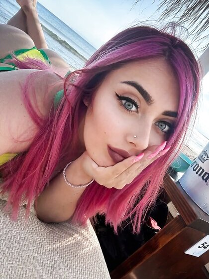 Greek influencer slut Anastasia for jerking off