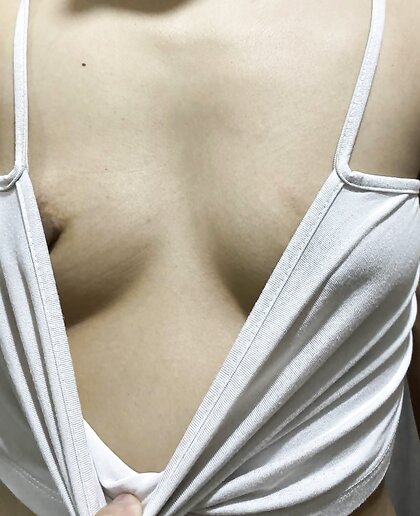 Exposing Asian girl with tiny boobs