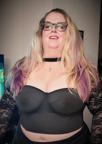 Suzi, Wisconsin Hot Wife