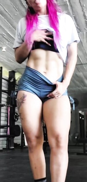 Entrenadora July P la mas puta del gym