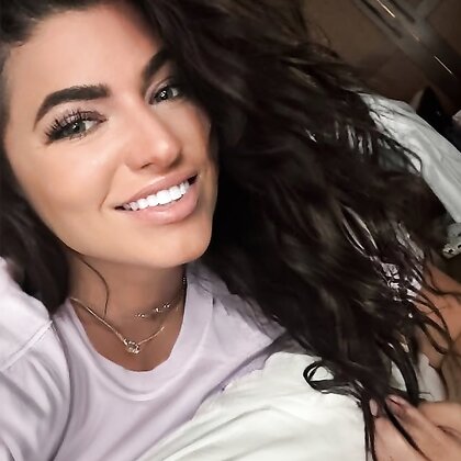 Huge tits curvy brunette Warhammer nerd