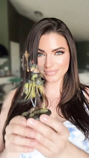 Huge tits curvy brunette Warhammer nerd