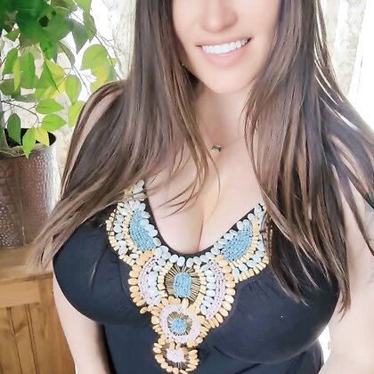 Huge tits curvy brunette Warhammer nerd