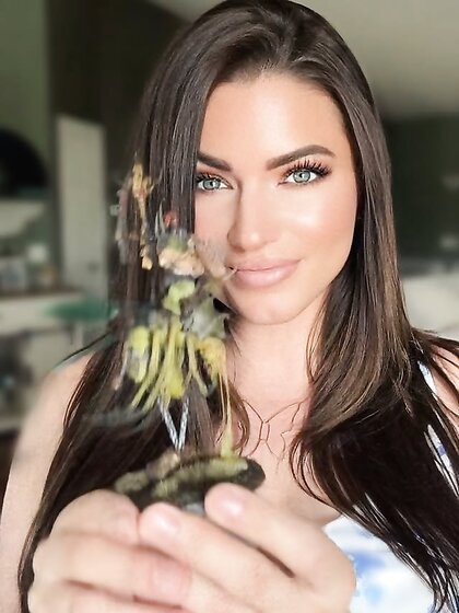 Huge tits curvy brunette Warhammer nerd
