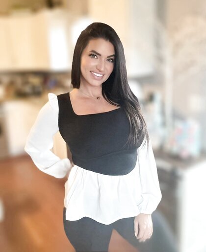 Huge tits curvy brunette Warhammer nerd