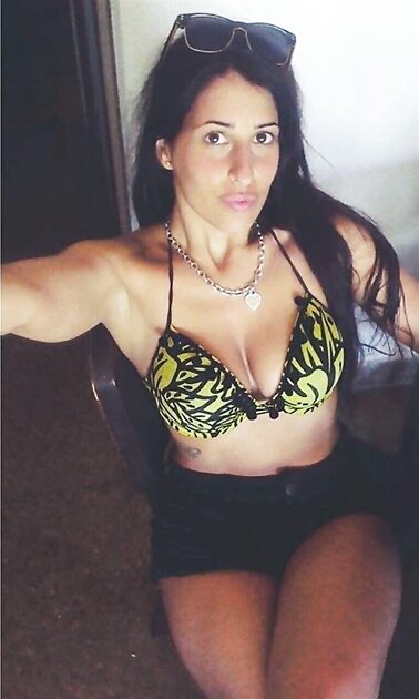 ????.(ar) Valentina atiende zapatería en Liniers argentina????