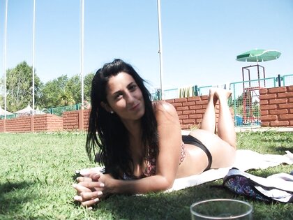 ????.(ar) Valentina atiende zapatería en Liniers argentina????