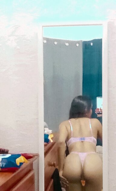 Una folladita antes que alguien la descubra ????