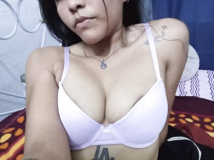 Una folladita antes que alguien la descubra ????