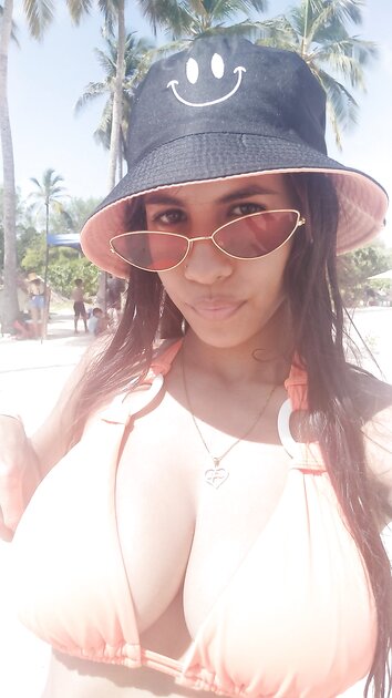 Flaca putipobre tetona ????