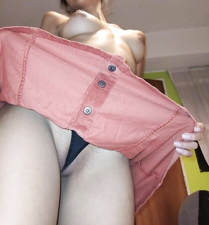 Flaca con delicioso culo
