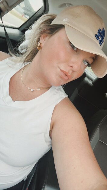 Ⓛⓔⓐⓚⓔⓓ - Allie W