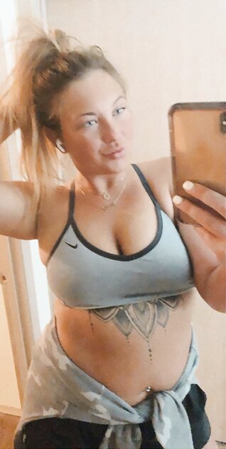 Ⓛⓔⓐⓚⓔⓓ - Allie W